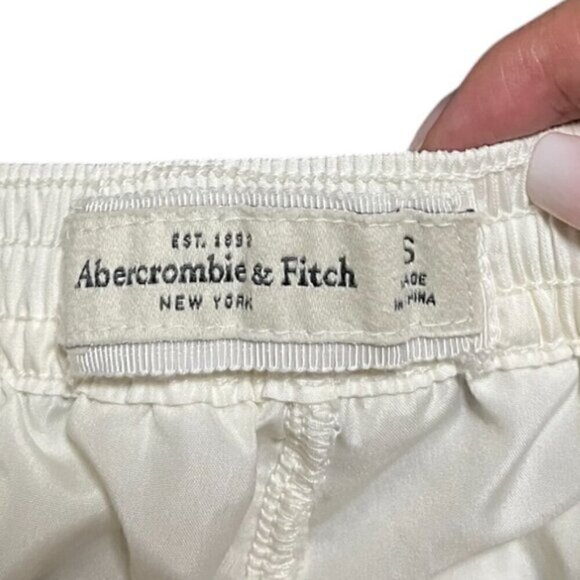 Abercrombie & Fitch Crochet Lace High Rise Boho Shorts - Picture 5 of 6